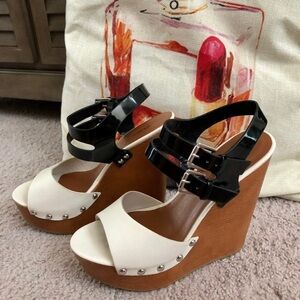 Shoe Dazzle “Bethy” Platform Heel | Black & White Straps | Size: 8